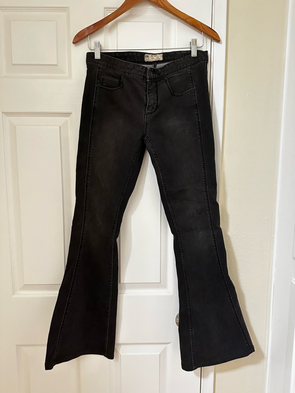 Free People Sz 27 Black Flare Mid Rise Jeans W/ Front & Back Pockets Boho